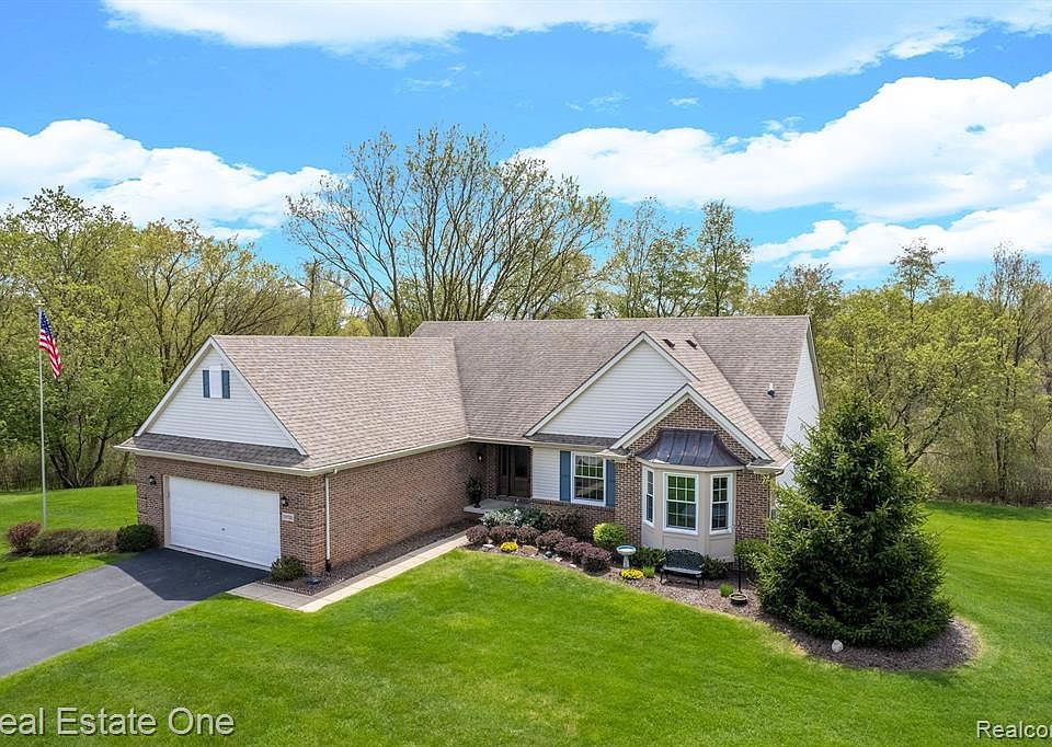 10732 Eagle Ravine Dr Brighton MI Zillow