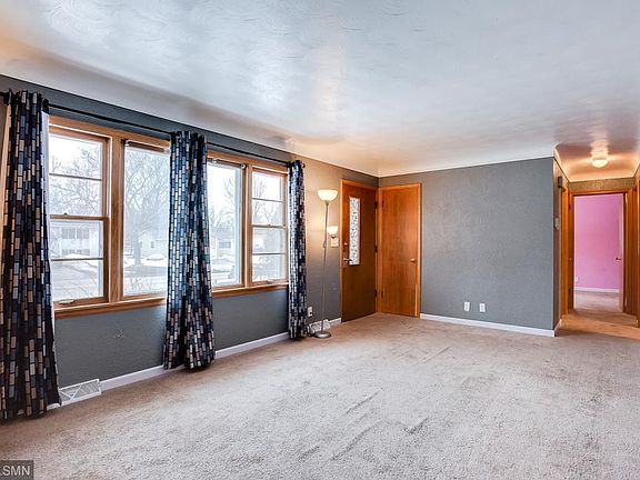 3rd image of 2480 Holloway Ave E