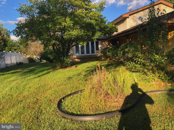 5202 Caroline Cir, Waldorf, MD 20601