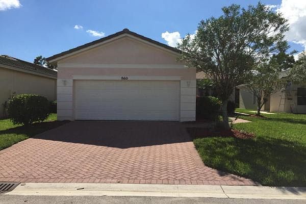 Home For Sale In Lake Forest