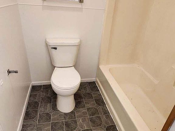 5th image of 108 W North St #2