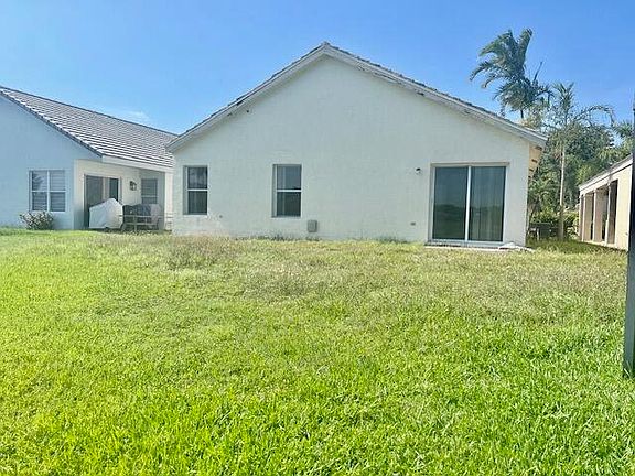 5th image of 8820 N Lake Park Cir Circle N