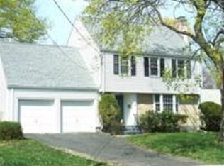 122 Mohawk Dr, West Hartford, CT 06117