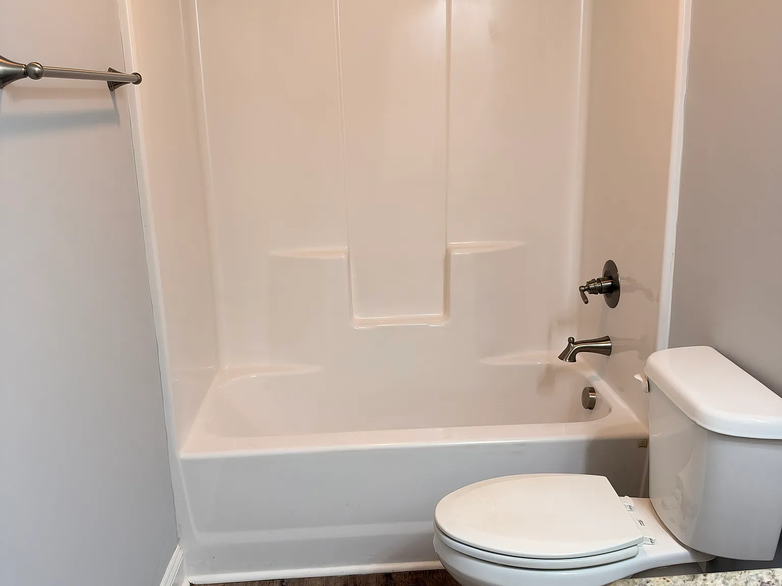 3 bed, 2.5 bath, 1750 sqft, $1,800 — Photo 2