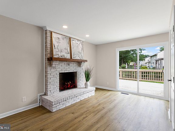4th image of 11725 Eisenhower Ln