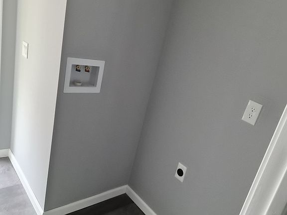 4th image of 3294 Charles St