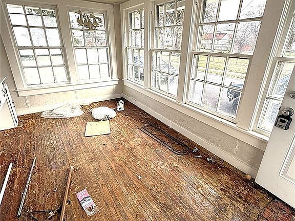 4th image of 316 Ewing Ave