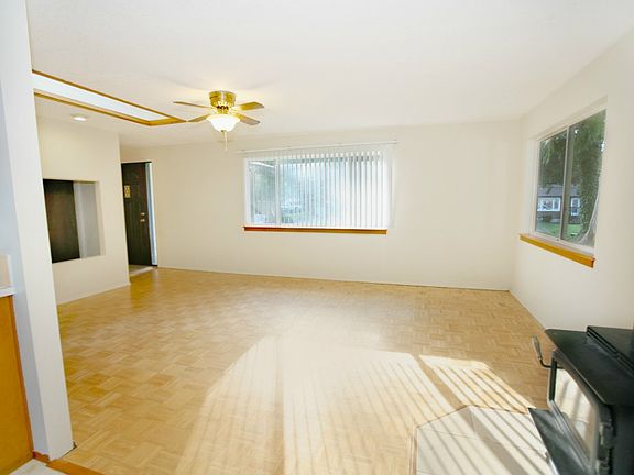 4th image of 1930 NW Circle Dr N