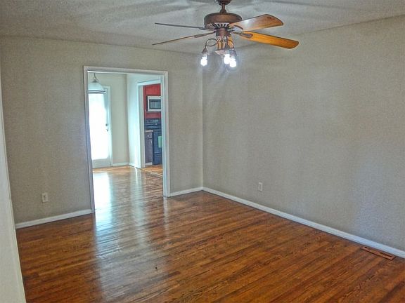 4th image of 11708 Beacon Ave