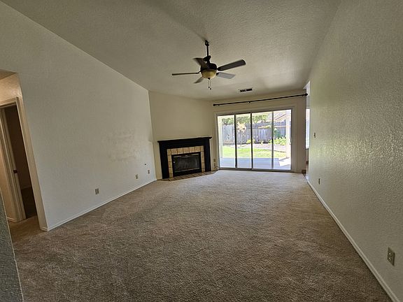 5th image of 982 W Springer Dr