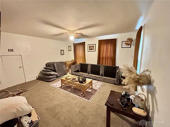 4th image of 300 Warren St