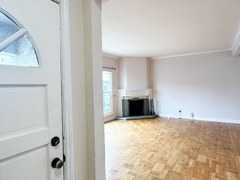 Living Room
14ft. x 19ft.