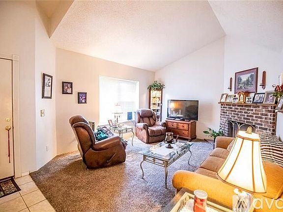 2nd image of 2502-2508 W Olrich St #2504