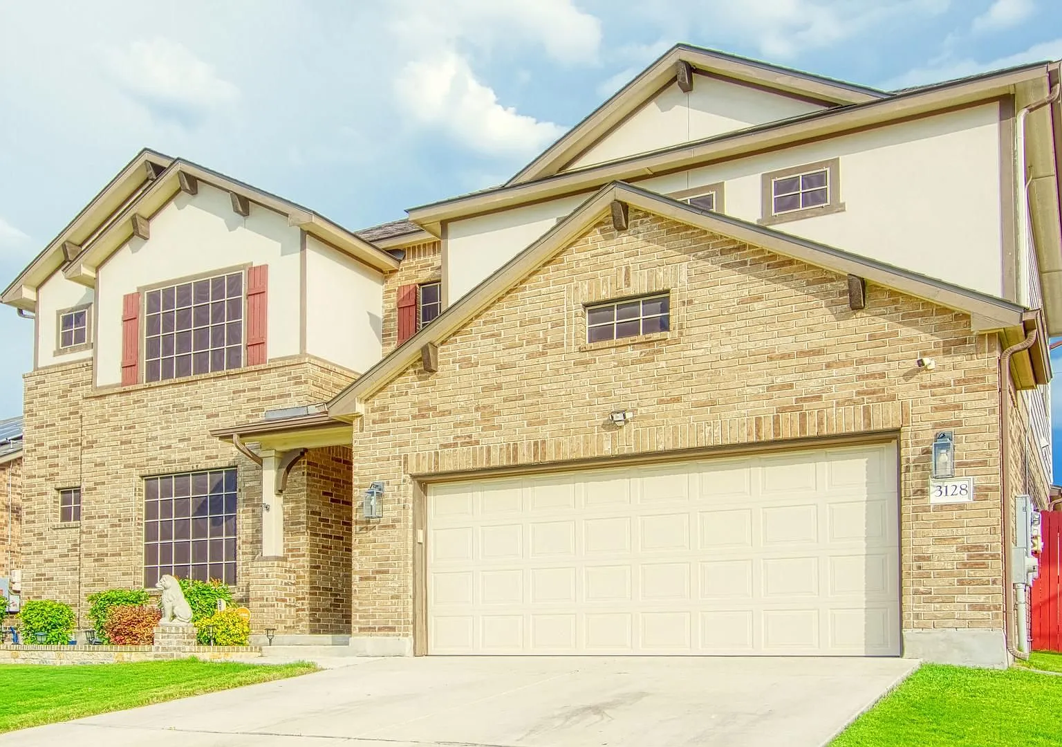 4 bed, 2.5 bath, 3509 sqft, $2,500 — Photo 2