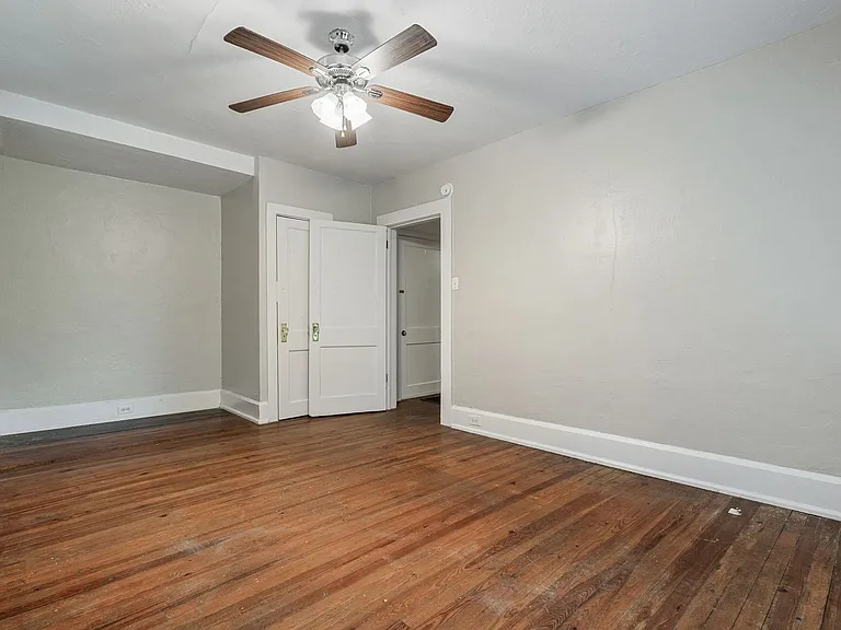 Duplex Apartment on 17th Avenue — Photo 17