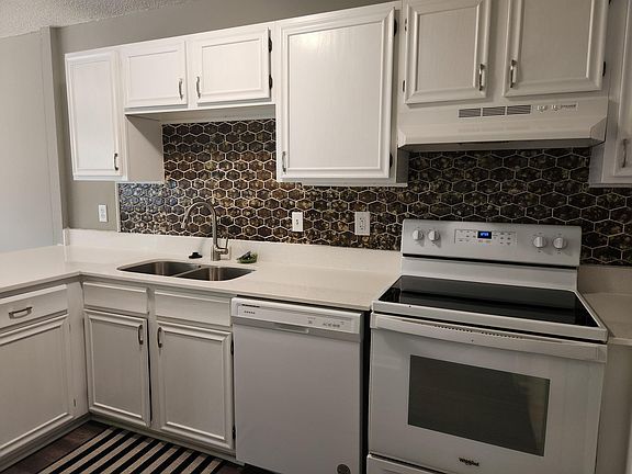 4th image of 4444 Woodgate Ct