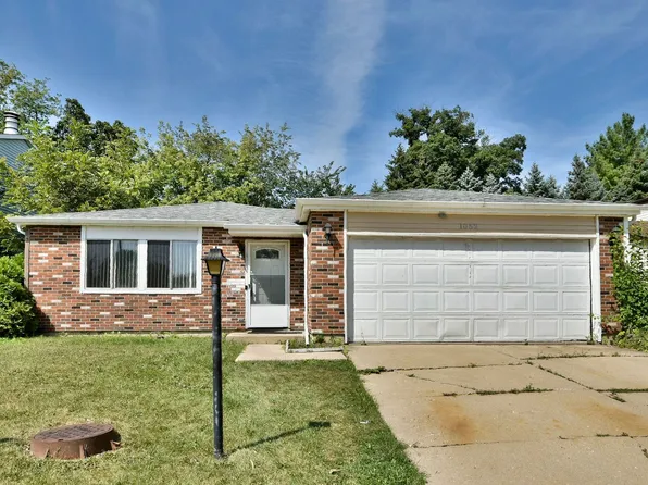 1052 Fulton Dr, Streamwood, IL 60107