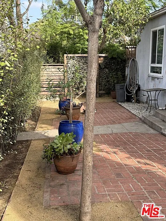 2 bed, 1.5 bath, 900 sqft, $3,590 — Photo 3
