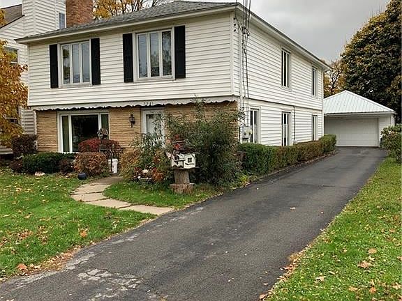 2nd image of 2241 Valley Dr