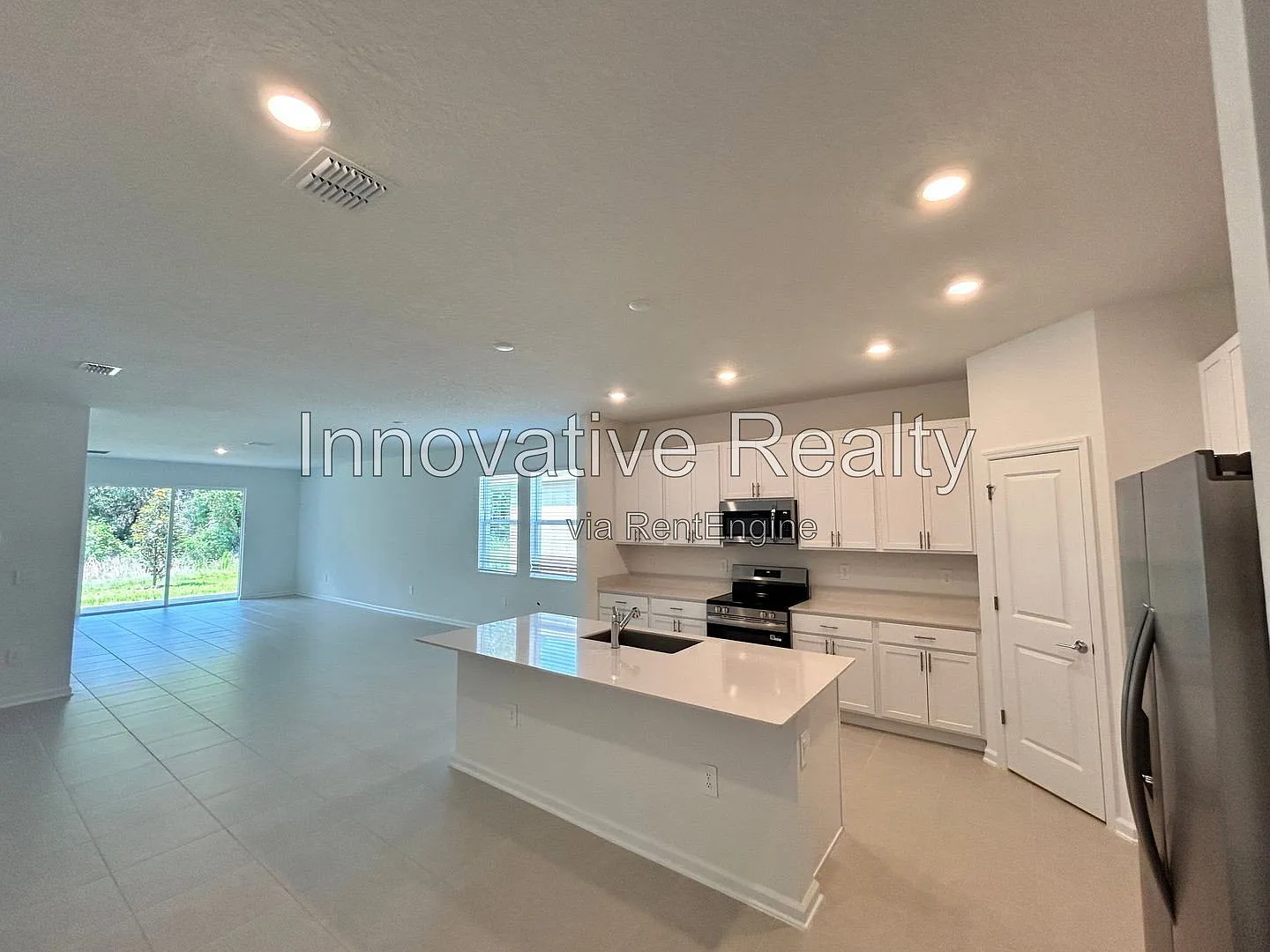 3 bed, 2.0 bath, 2200 sqft, $2,600 — Photo 3