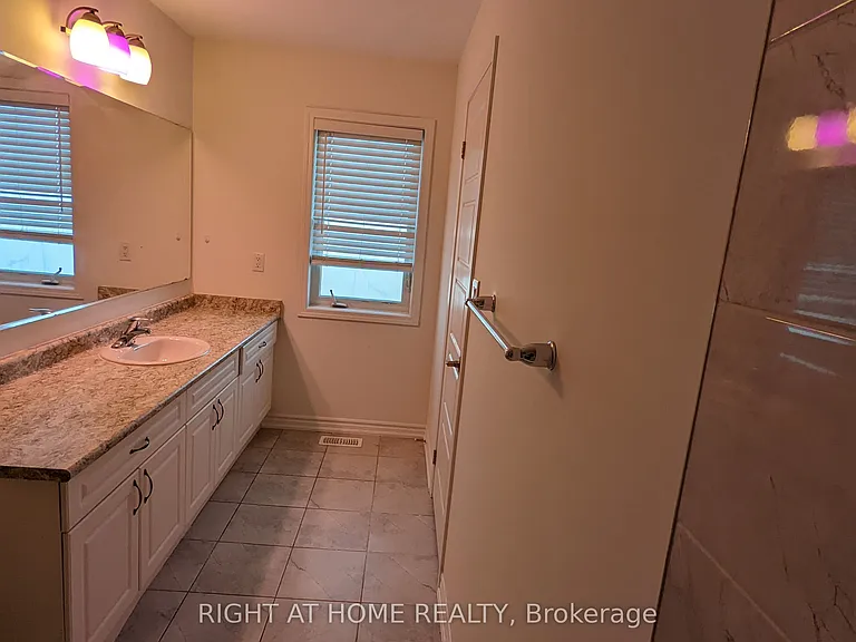 686 Laking Ter — Photo 17