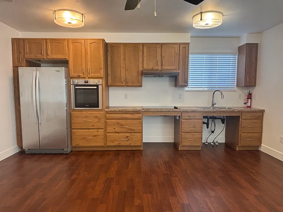 220 E Leslie Ave #1