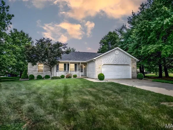 2305 Field Point Dr, Maryville, IL 62062