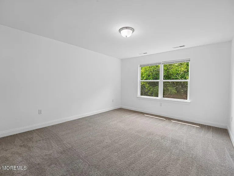 16 Emily Ct — Photo 23