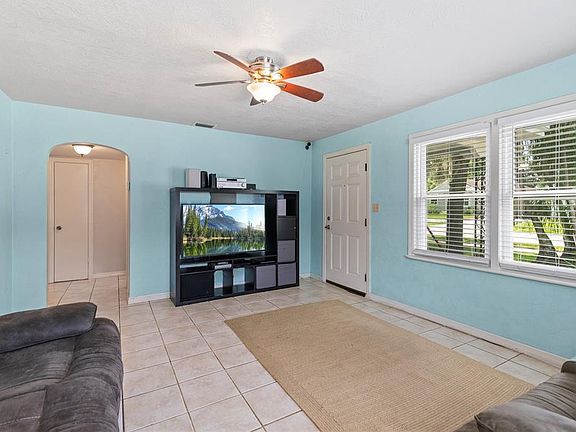 5th image of 1875 Biscayne Dr