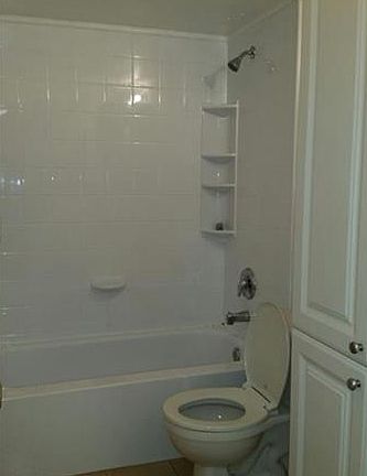 4th image of 701 Gardens Dr APT 105