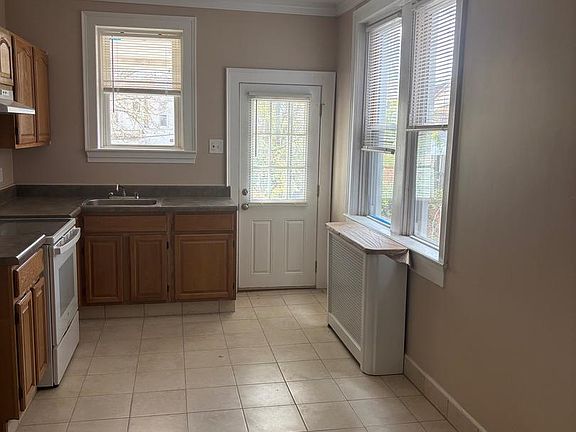 4th image of 513 N 64th St