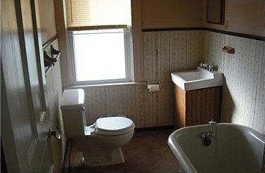 4th image of 1206 Elm St