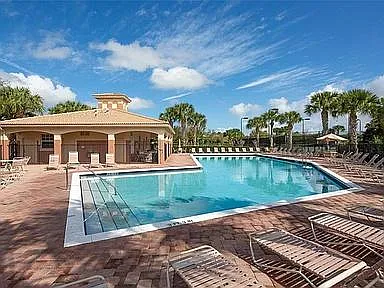 Pool, clubhouse, and gym.