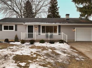 501 Devon Dr, Saint Louis, MI 48880