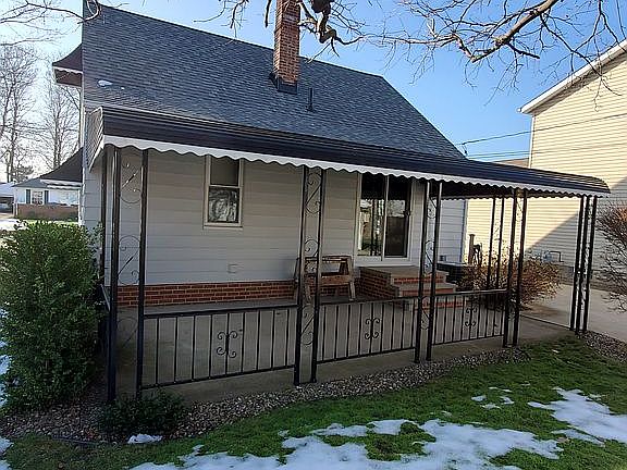 3rd image of 2253 Sunset Dr