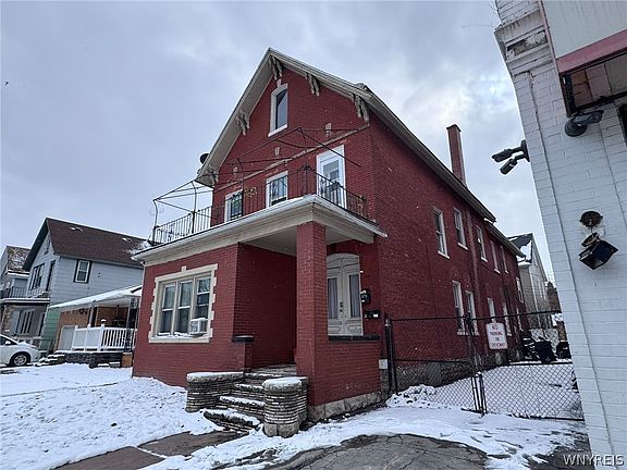 2nd image of 856 Niagara St