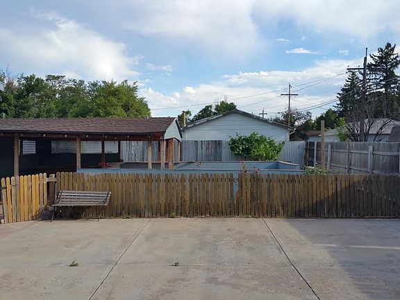 Covered bbq area, parking off alley