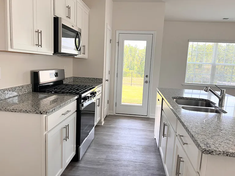 455 David Hill Dr #1 — Photo 2