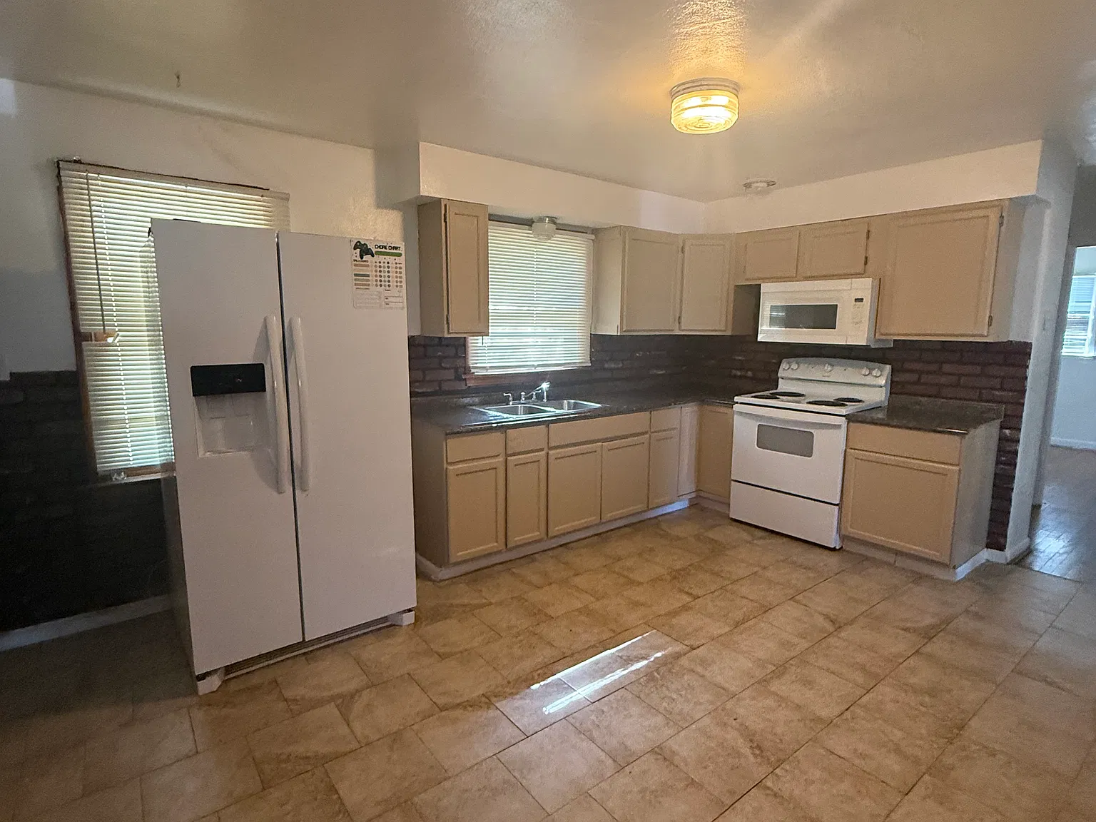 2 bed, 864 sqft, $1,300 — Photo 2