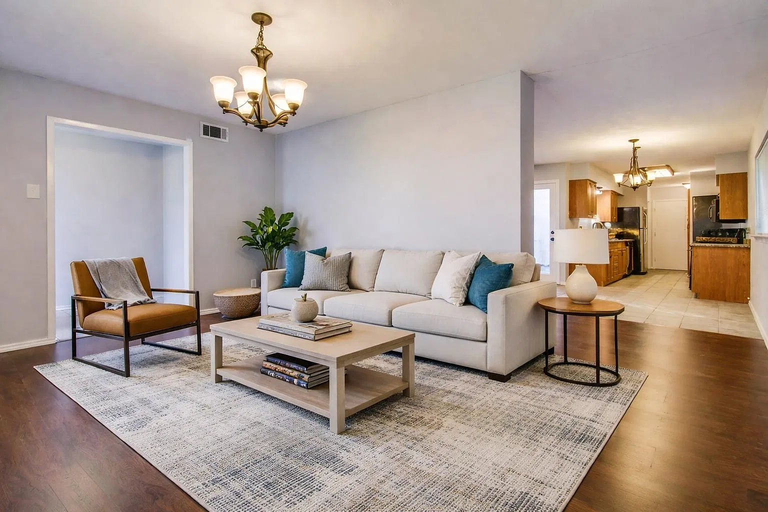3 bed, 2.0 bath, 1467 sqft, $2,600 — Photo 3