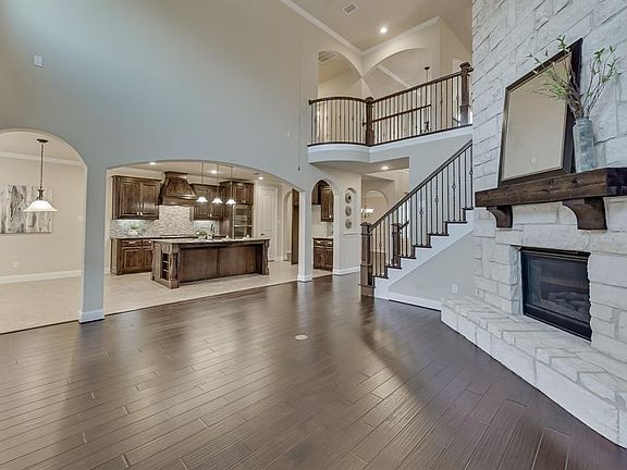5th image of 2806 Annandale Dr