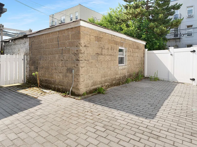 320 81st St — Photo 22