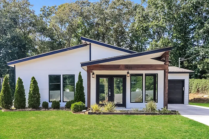 1433 Willow Dr — Photo 1