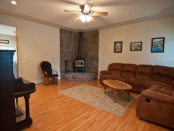 2nd image of 17262 Valley Oak Dr