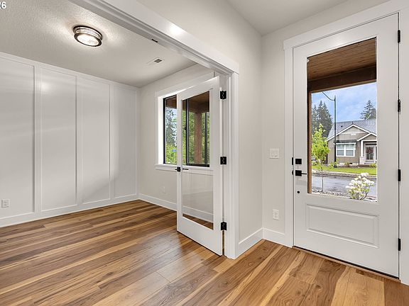 2nd image of 916 SE 35th St
