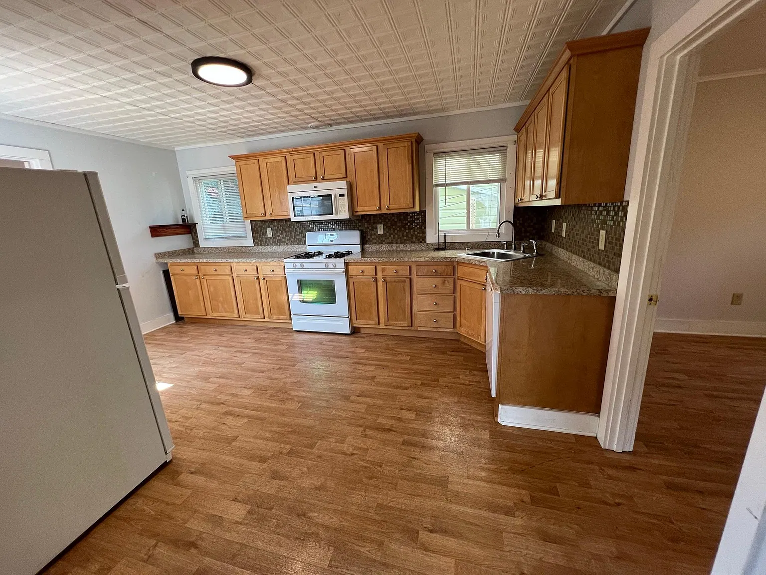 2 bed, 1.5 bath, 1000 sqft, $1,650 — Photo 4