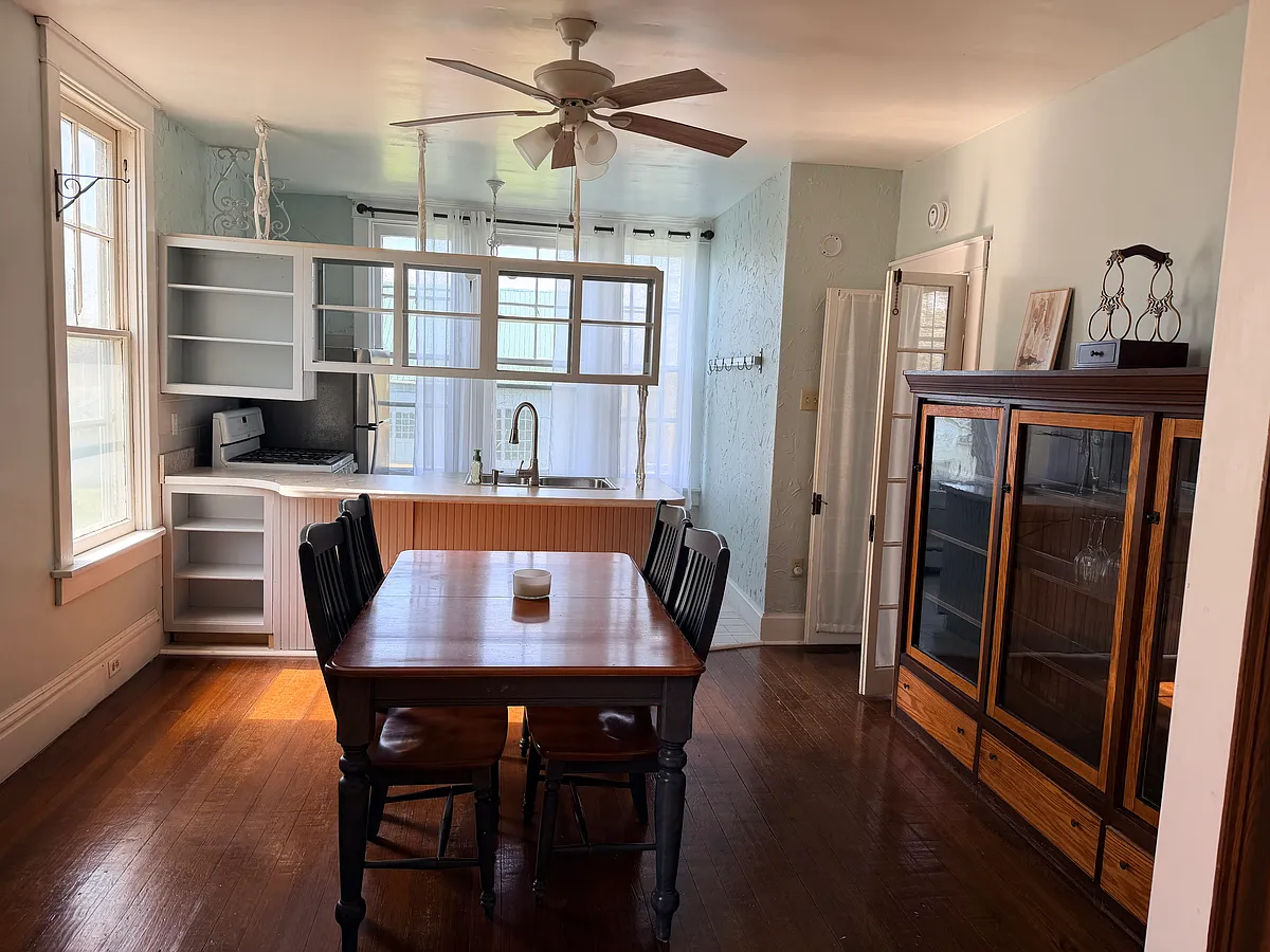 Building Photo - 207 E Church St #1B