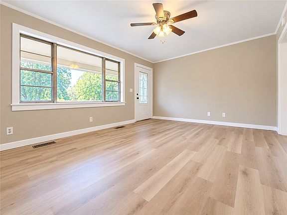 5th image of 210 N Spring St