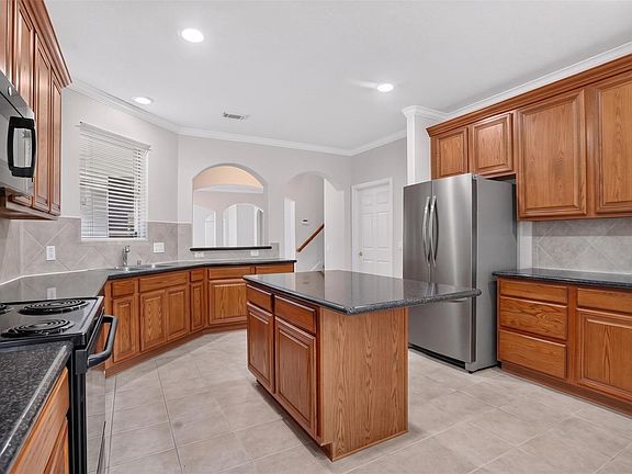 3rd image of 18 Arcadia Way