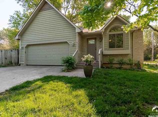 610 10th St, Baldwin City, KS 66006